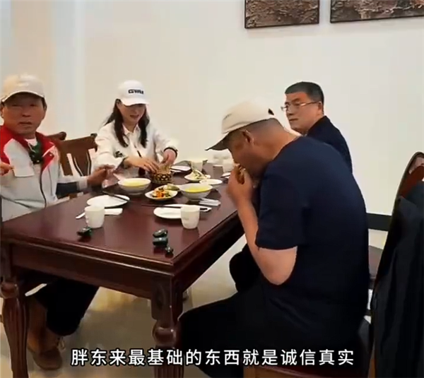 魏建军请于东来吃驴肉火烧 赞长城牌驴火正宗好吃插图