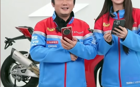 张雪机车拍卖 45秒500万 承诺款项全部捐给李亚鹏