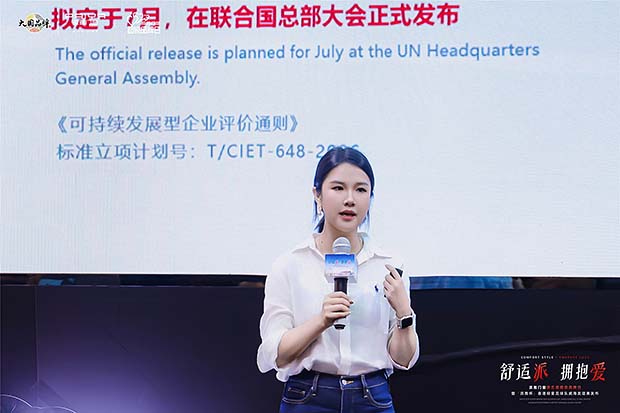 “舒适派 拥抱爱”派雅门窗第五届超级品牌日暨「派雅杯」香港明星足球队威海友谊赛发布圆满成功插图4 “舒适派 拥抱爱”派雅门窗第五届超级品牌日暨「派雅杯」香港明星足球队威海友谊赛发布圆满成功插图4