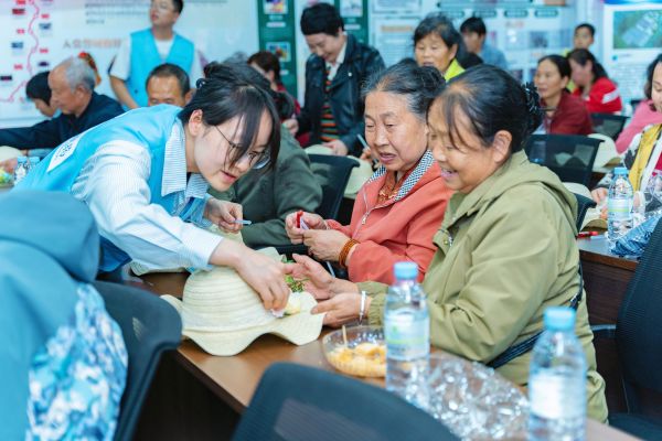 公益不止步 科普暖人心 岳阳新华达常态化走进贵阳社区送健康插图3