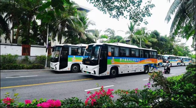 零碳护航亚沙会！苏州金龙超百台纯电新V系客车驰骋三亚插图1