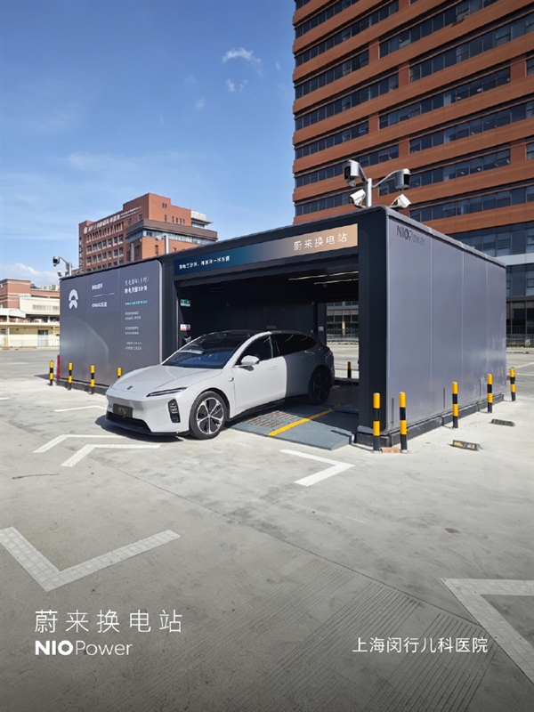 蔚来充电站突破5000座 充电桩超28800根插图