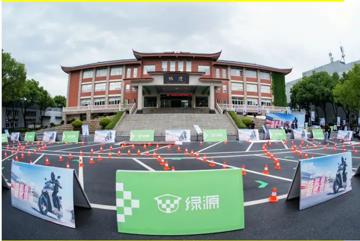 战神S86重磅发布：绿源以“智慧双核”重新定义AI时代两轮出行新范式插图