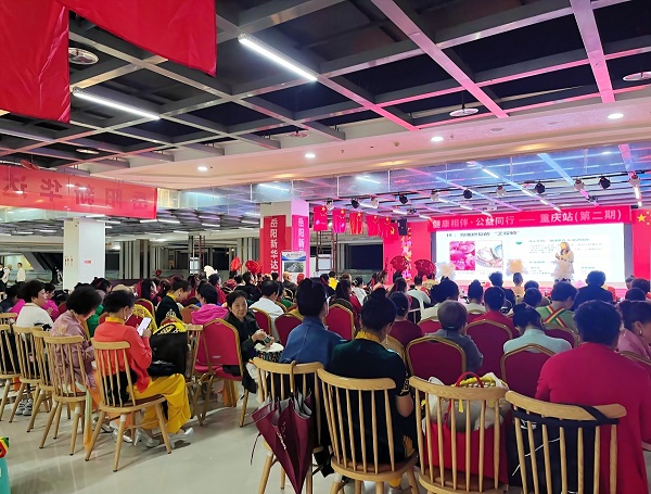 健康相伴 公益同行｜岳阳新华达制药走进盛汇广场文化艺术中心 精准科普钙铁锌 守护中老年健康插图1