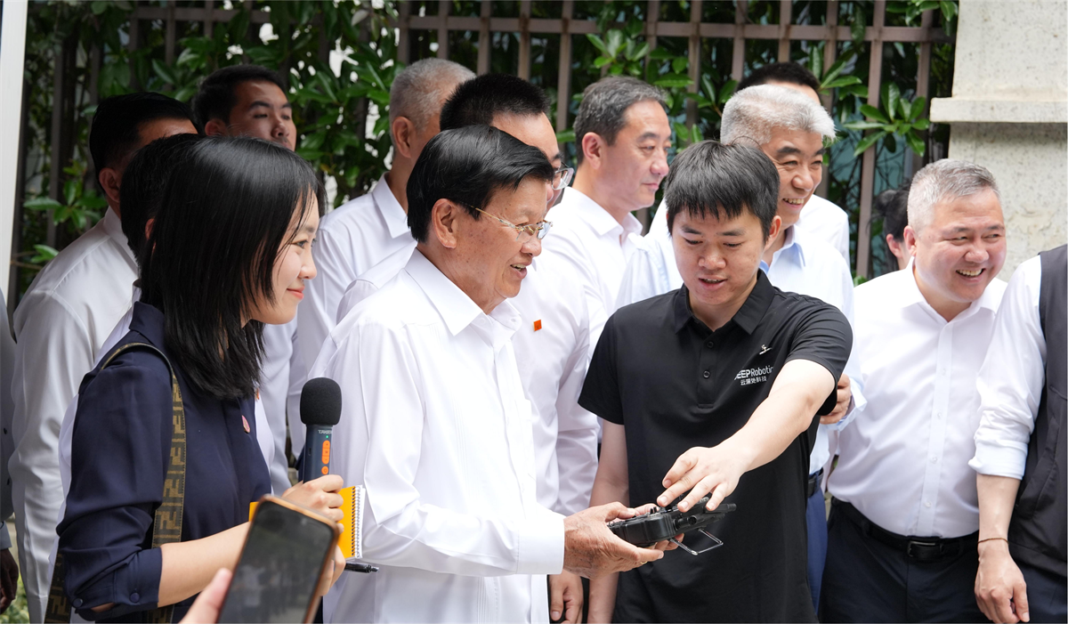 老挝人革党中央总书记、国家主席通伦到访云深处科技，开展具身智能技术交流插图2
