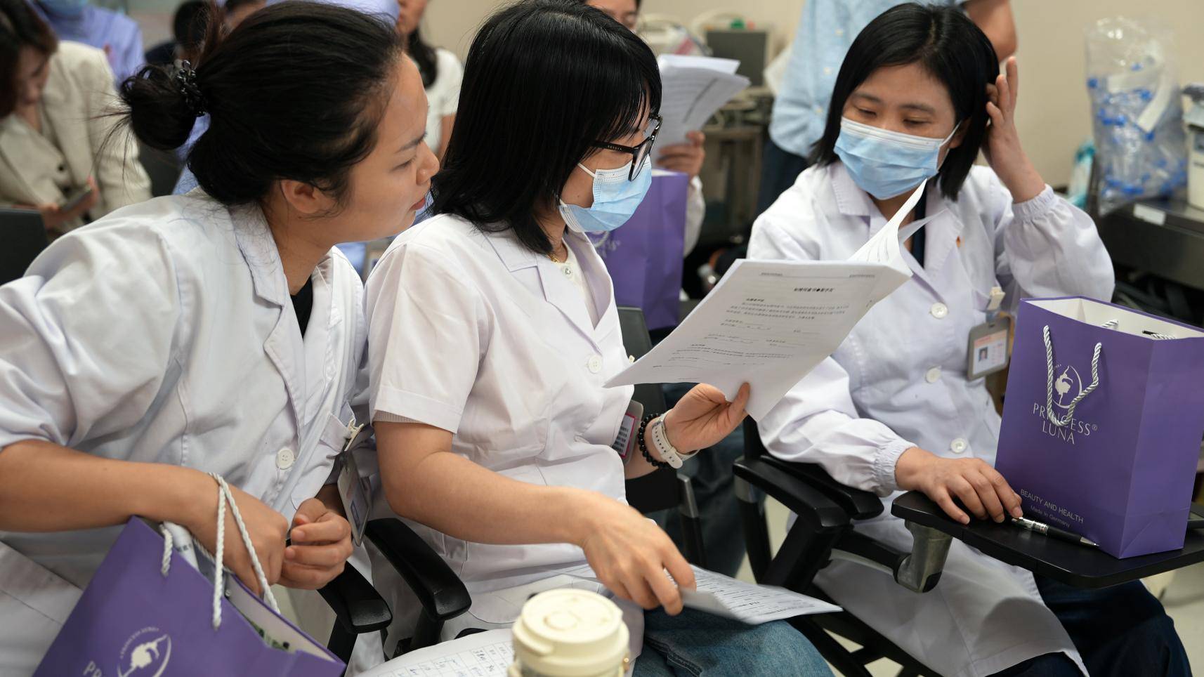 聚焦母婴菌群研究 德国月神以临床科研引领女性微生态标准插图1