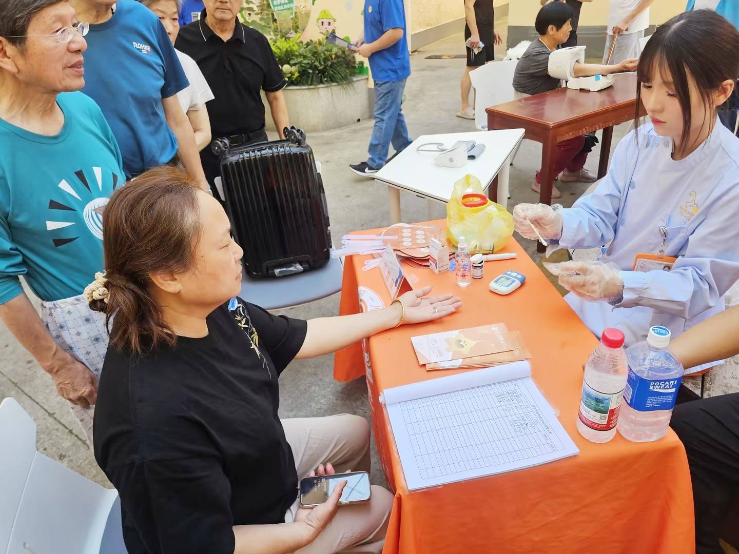 暖心服务零距离：上海六一儿童医院走进社区公益集市，传递专业健康关怀插图2
