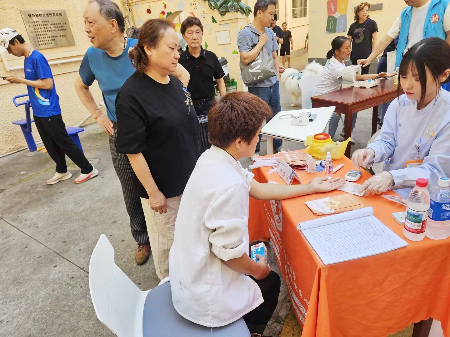 暖心服务零距离：上海六一儿童医院走进社区公益集市，传递专业健康关怀插图1
