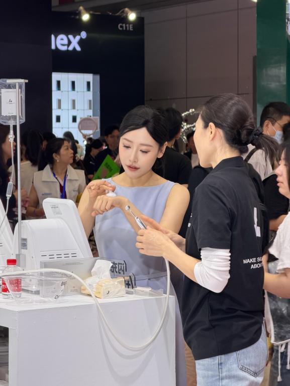 纽莱伊美亮相70届CIBE中国美容博览会，重塑国货护肤新标杆插图5