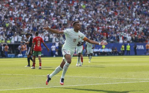 法国2-0战胜摩洛哥晋级世界杯四强，姆巴佩建功