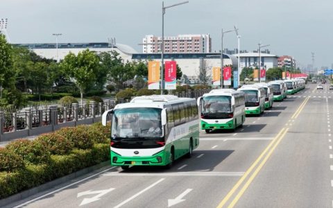 山海间的绿色脉动——苏州金龙纯电新V系客车批量投运连云港