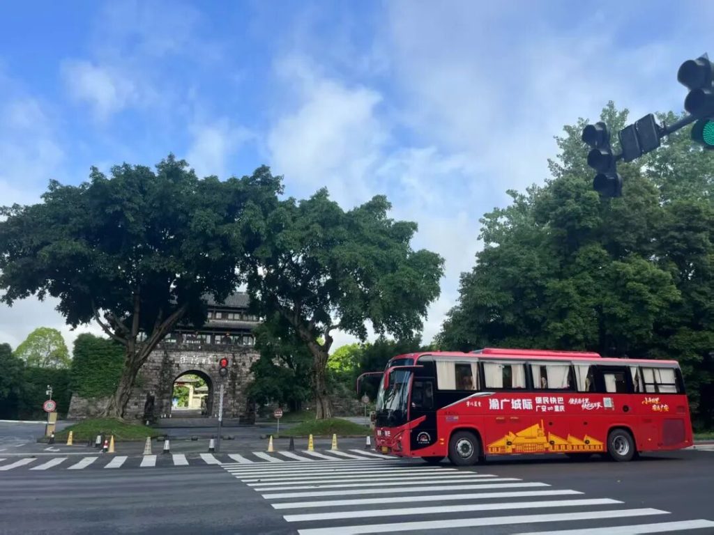 全线“焕”新!渝广城际便民快巴升级苏州金龙海格新V系客车插图3 全线“焕”新!渝广城际便民快巴升级苏州金龙海格新V系客车插图3