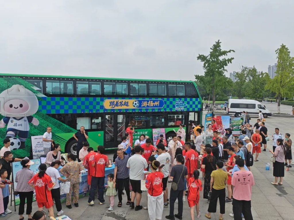 一车双城，“绿”动苏超！苏州金龙海格双层巴士徐州实力“圈”粉插图4
