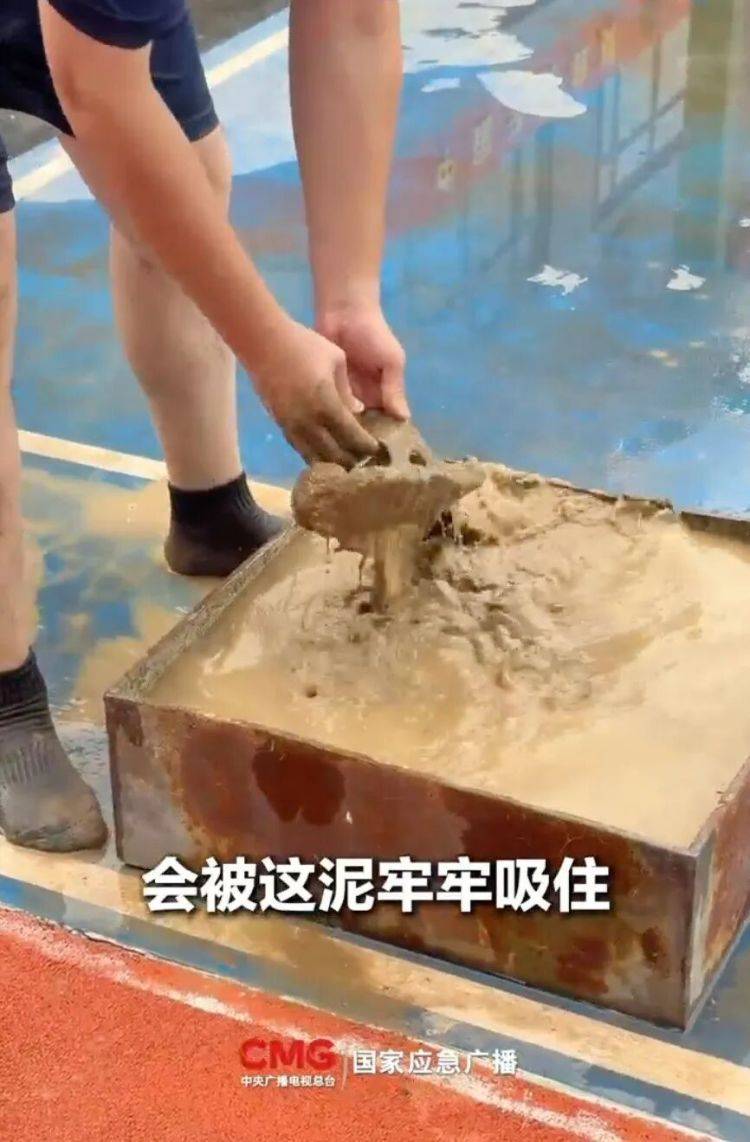 遭遇洪水，撤离时为什么要穿运动鞋？插图