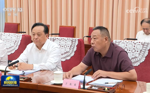 胖东来创始人于东来亮相《新闻联播》，区域零售标杆获国家级认可