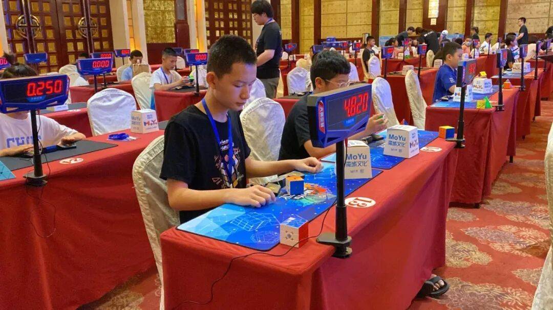 兄妹二人参加同一届高考，15岁妹妹699分上北大，17岁哥哥688分上中科大！插图