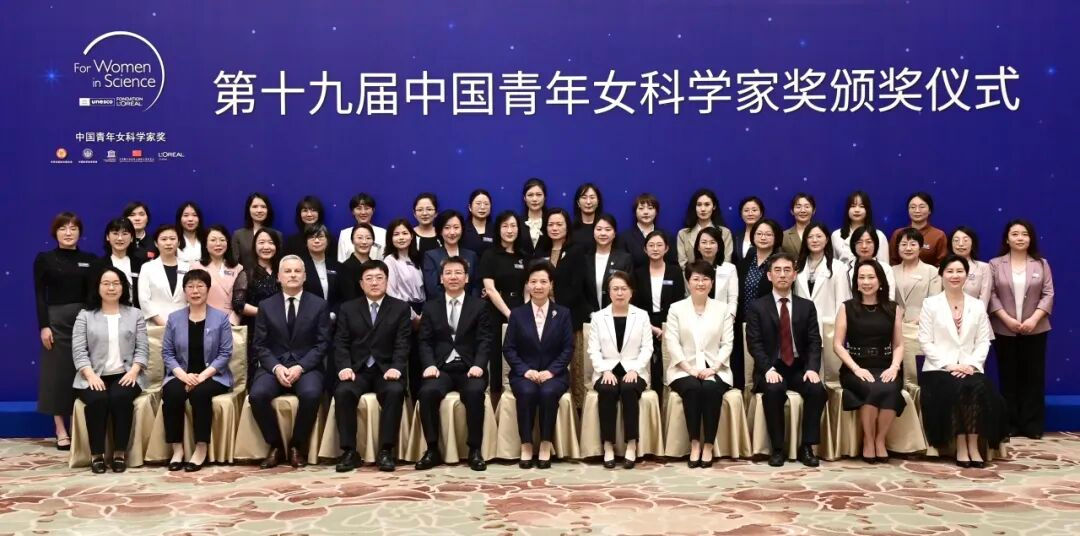 WAIC 的中学女生们：看见 AI，也看见自己插图2