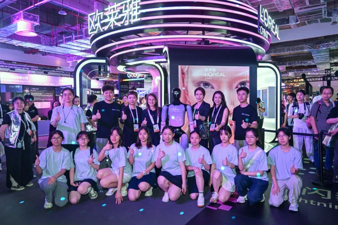 WAIC 的中学女生们：看见 AI，也看见自己插图5