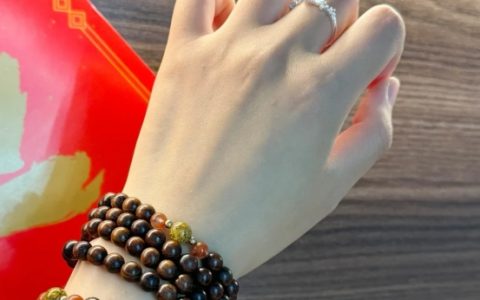 海黄手串盘出优质包浆是什么样子？通透油亮似琥珀，2026老玩家教你快速辨别