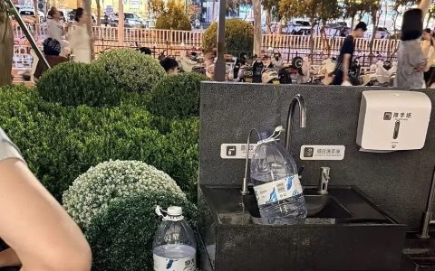 胖东来新规将“大桶占直饮水”列为不文明行为，为一线员工撑腰