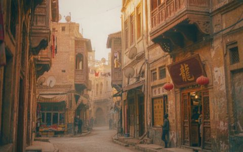 宏信建发，《欢迎来龙餐馆》背后的造城者