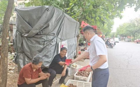 齐商银行临沂平邑支行开展市集反洗钱宣传 筑牢商户金融安全防线