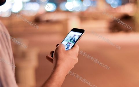 70岁老人与女主播网聊三年 借出8万报警 女主播：想分期还