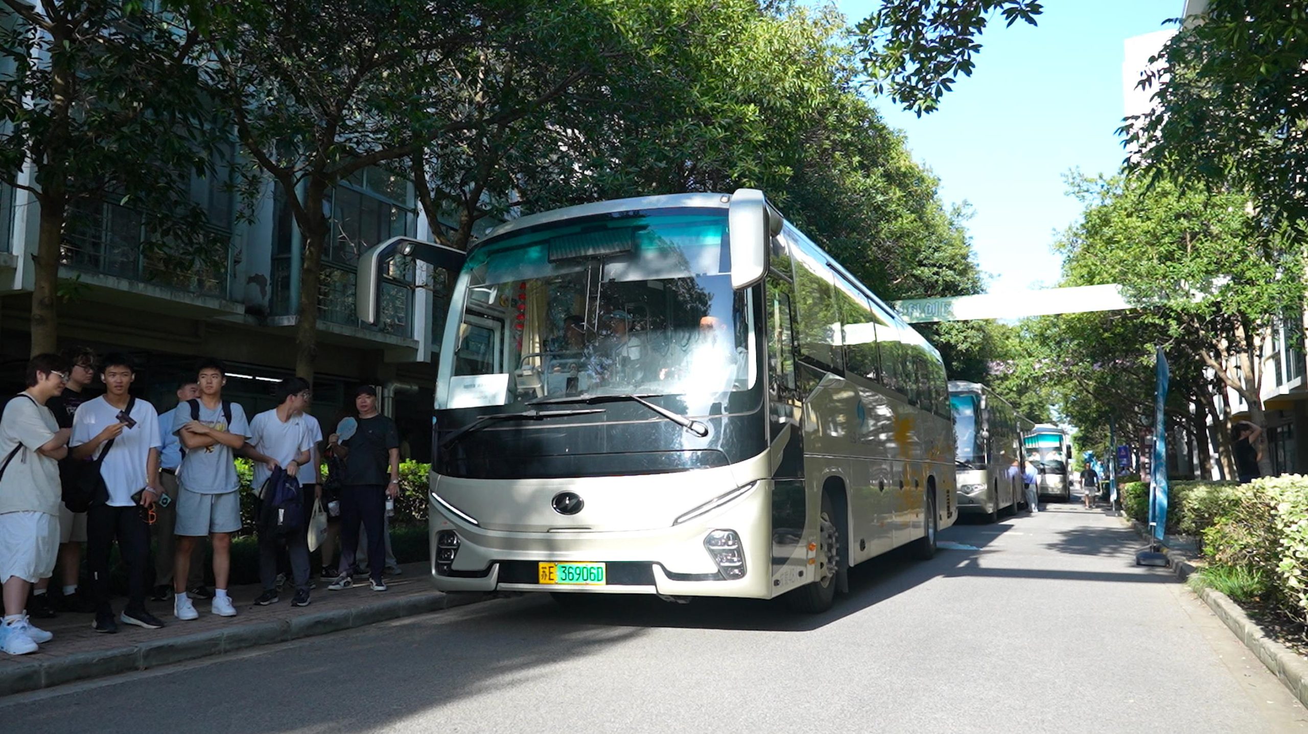 1.3万人共赴西浦开学典礼！160余辆苏州金龙海格客车倾情护航