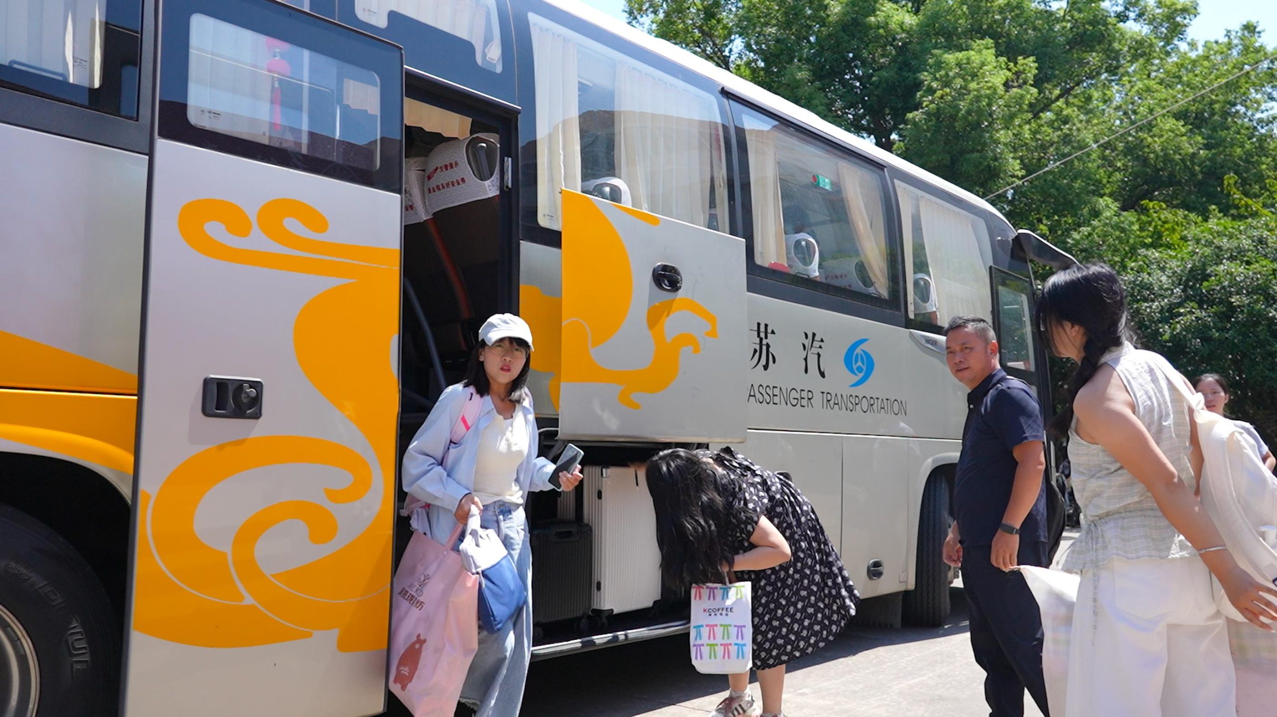 新V系领航！苏汽旅游集团百辆苏州金龙海格客车护航苏大开学季