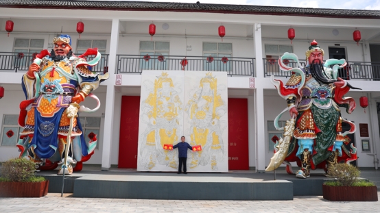 汉吉福非遗传承人许华波：  手绘世界最大贴金门神画，挑战吉尼斯纪录