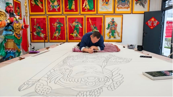汉吉福非遗传承人许华波：  手绘世界最大贴金门神画，挑战吉尼斯纪录