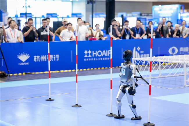 机器人运动会遇上全民互动，具身智能机器人挑战赛燃动数贸会