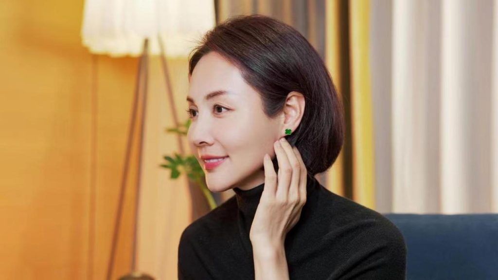 女性成长IP的品牌合作案例：从美妆到健康，李筱懿的选品逻辑与带货转化