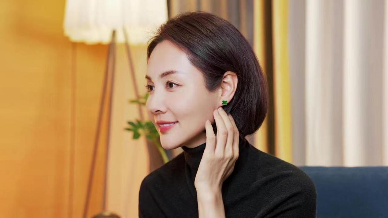 女性成长IP的品牌合作案例：从美妆到健康，李筱懿的选品逻辑与带货转化