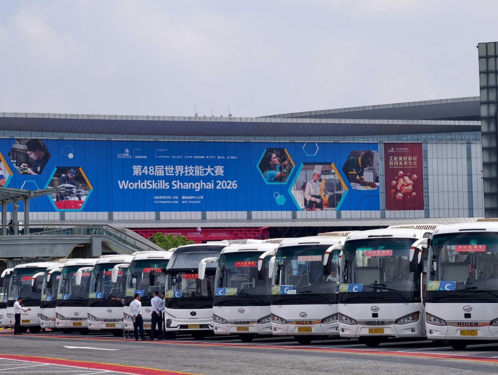 中国智造闪耀黄浦江畔！超200台苏州金龙海格客车护航世界技能大赛