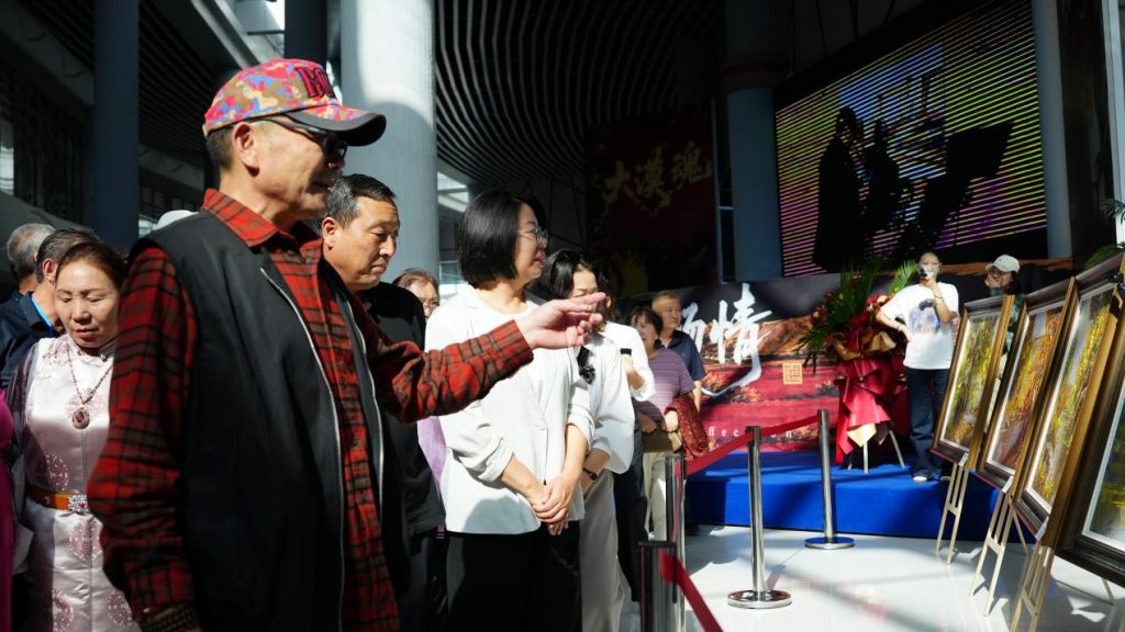 艺术赋能文旅!“大漠魂・胡杨情”张铁涛专题画展在额济纳拉开帷幕