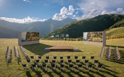 山人不被定型，山川拥有多元玩法：adidas 山川里户外生活发布会落地四川松潘