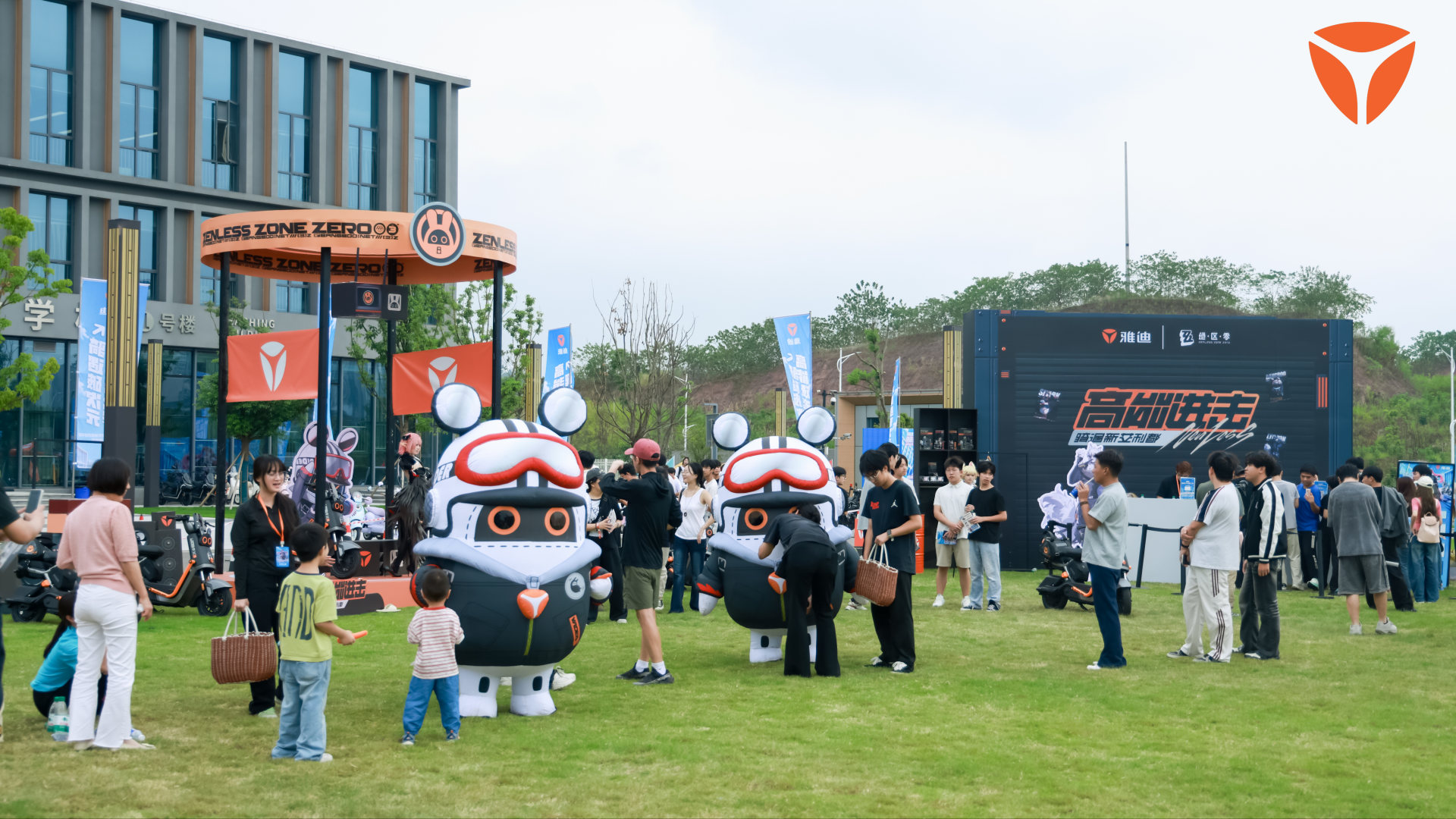 雅迪校园开放日登陆重庆现代制造职业学院！大学生的第一台车风靡校园