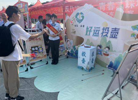 农行河东支行开展金融消保进校园专项宣传活动