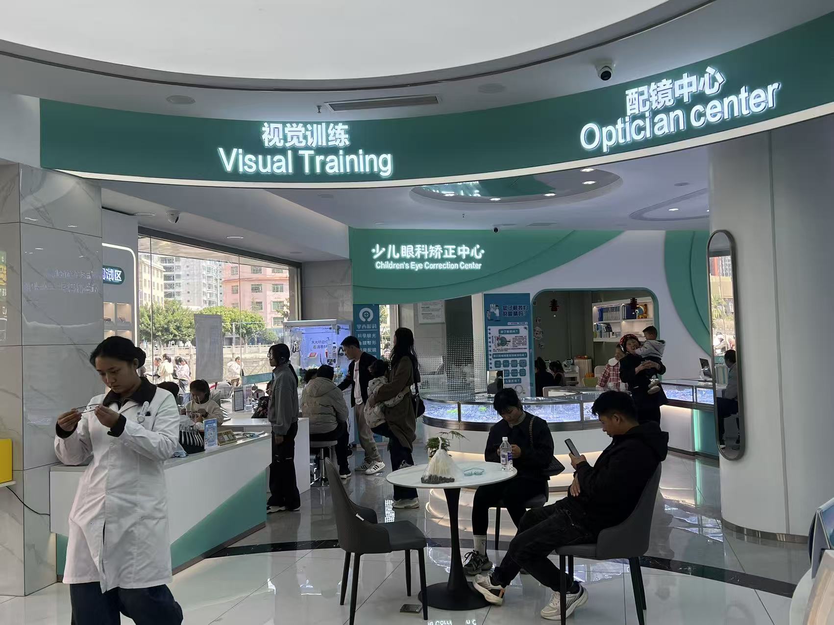 配镜选店，为啥有人戴得舒服有人总换镜？