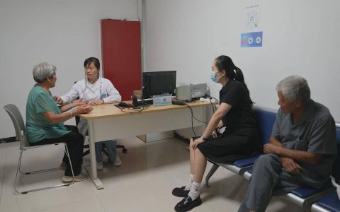 山东定陶：月饼热销迎中秋 中医支招“健康吃”