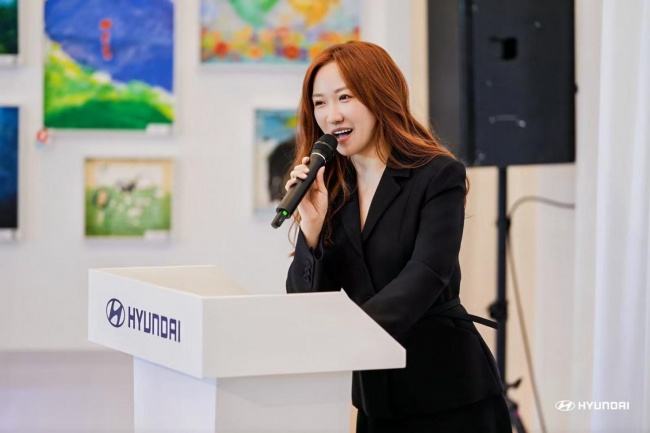 现代汽车“时光的绽放——助力脑瘫儿童康复公益画展”在京启幕