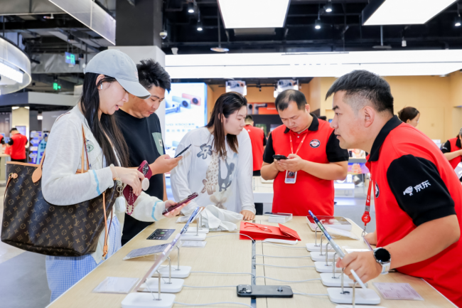 iPhone 18 Pro、Apple Watch、iPods5新品全渠道开售 果粉涌入京东线下门店选购新机