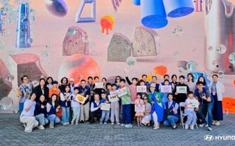 现代汽车“时光的绽放——助力脑瘫儿童康复公益画展”在京启幕