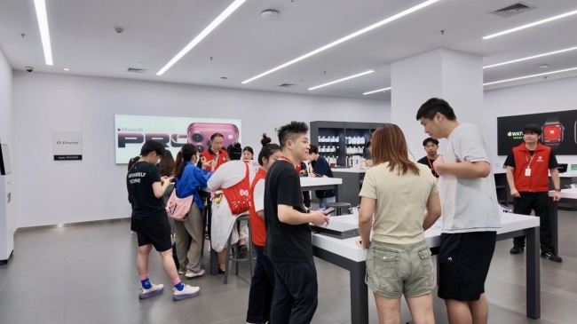iPhone 18 Pro、Apple Watch、iPods5新品全渠道开售 果粉涌入京东线下门店选购新机