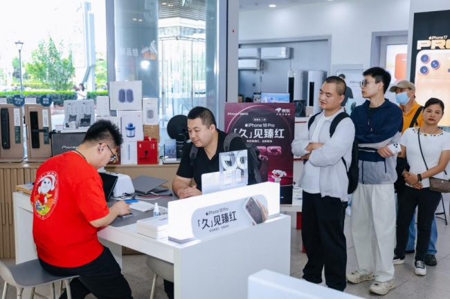 iPhone 18 Pro、Apple Watch、iPods5新品全渠道开售 果粉涌入京东线下门店选购新机