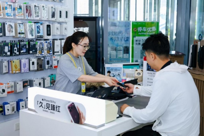 iPhone 18 Pro、Apple Watch、iPods5新品全渠道开售 果粉涌入京东线下门店选购新机
