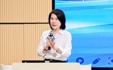 董明珠：被学生喊“奶奶”我不开心 人老不老取决于内心有没有梦想