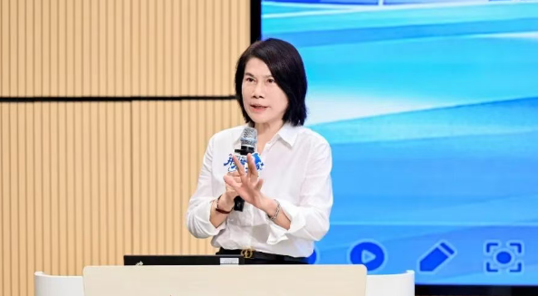 董明珠：被学生喊“奶奶”我不开心 人老不老取决于内心有没有梦想