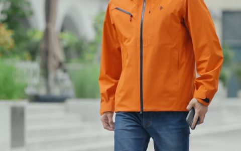 防水透气好的男士冲锋衣怎么选？耐造比堆极限参数更实在